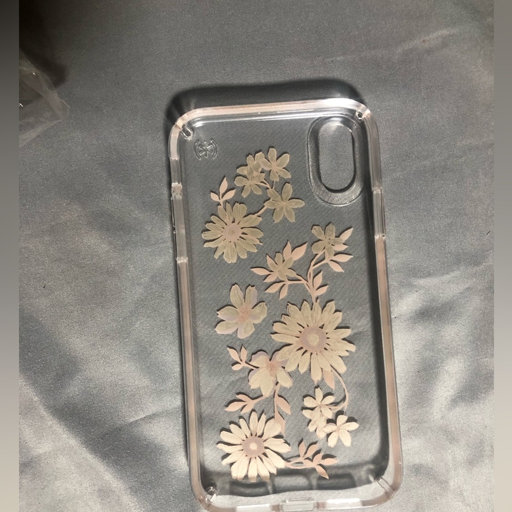 Speck IPhone 8 Plus clear Phone case with floral print Good condition